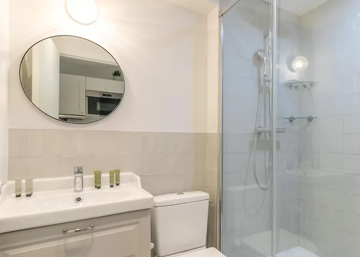 Apartament An Enchanting Parisian Hideaway