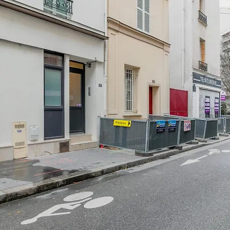 An Enchanting Parisian Hideaway Apartment *