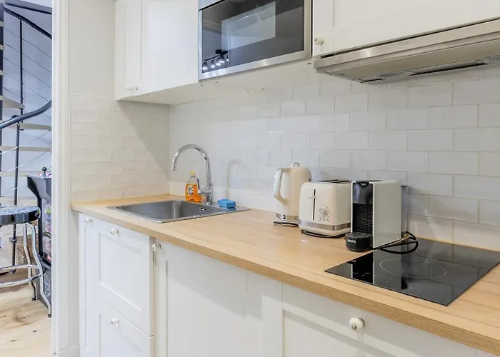 An Enchanting Parisian Hideaway 公寓 *